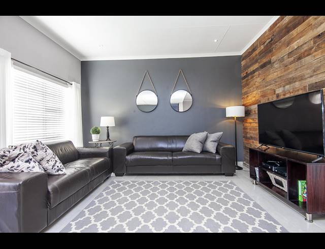 3 BEDROOM TOWNHOUSE FOR SALE IN HONEYDEW MANOR